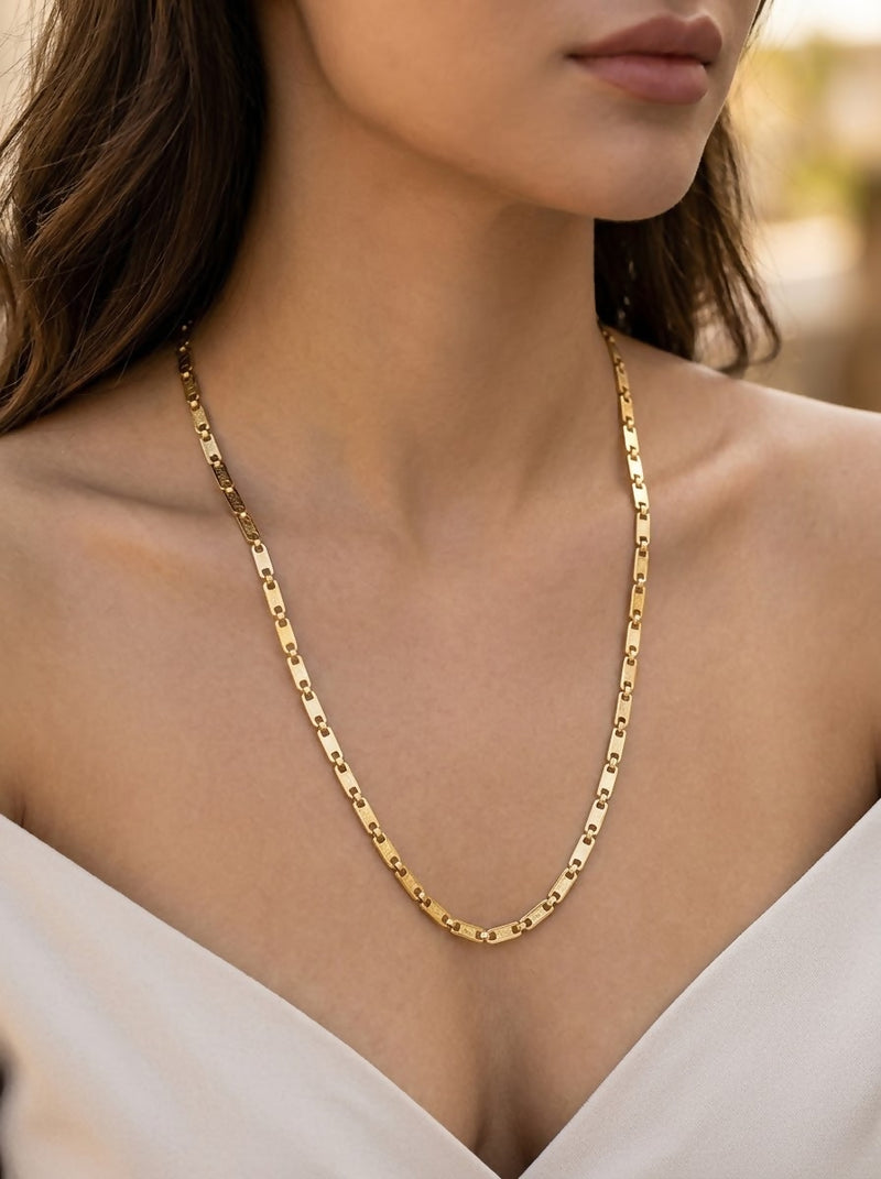 Golden sleek necklaces 50 gm