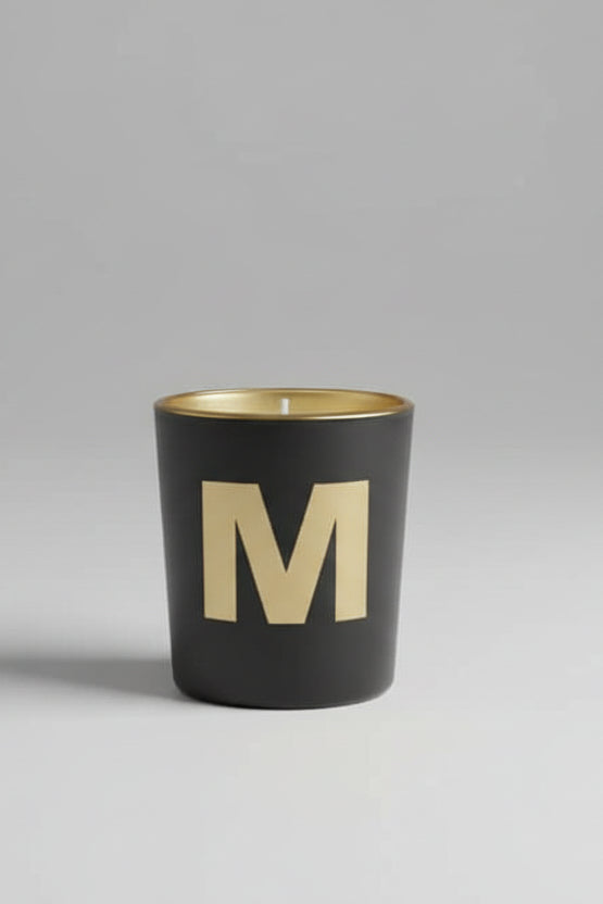 Monogrammierte Kerze im Gold-Schwarz-Glas (Buchstabe M)