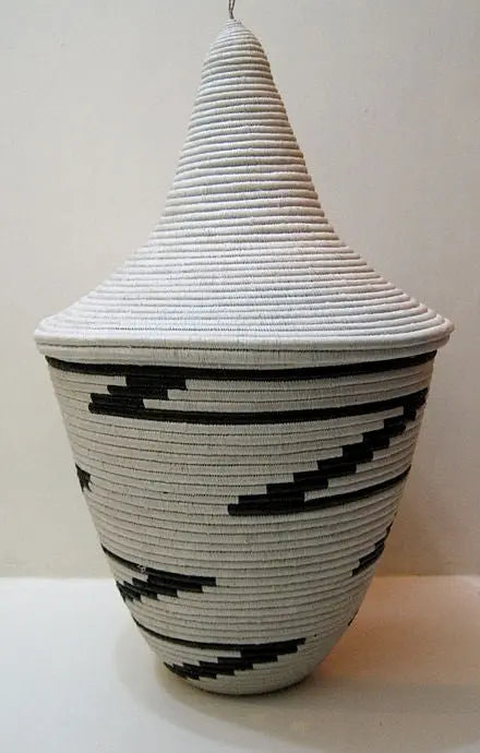 Hand Craft Igiseke Black&White murukali.com