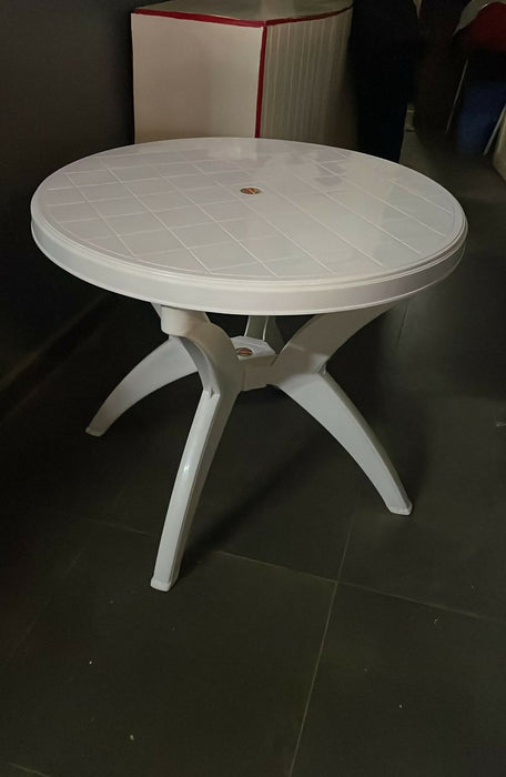 Round plastic table