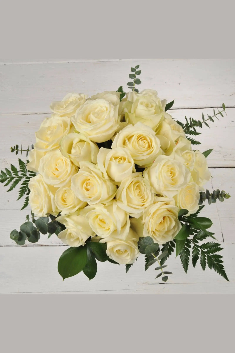 One Color Rose Flowers with Greens Boucket 60pcs murukali.com