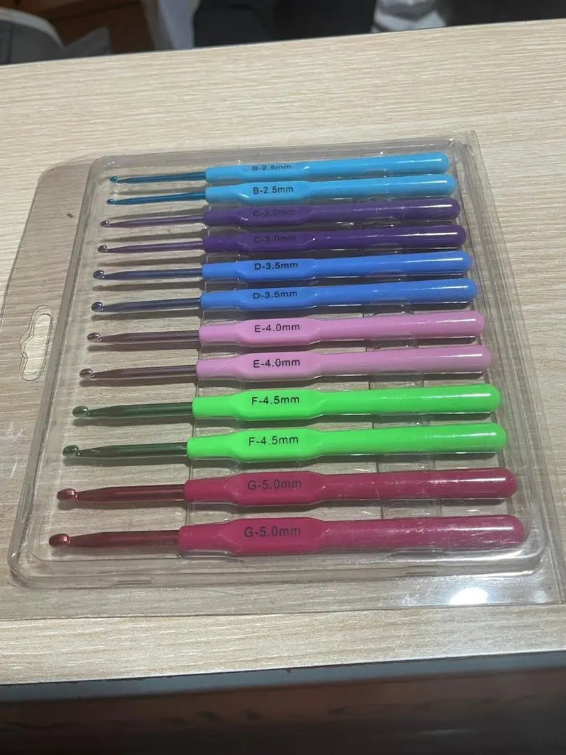 Plastic Handle Metal Crochet Hook  12 pieces Murukali.com