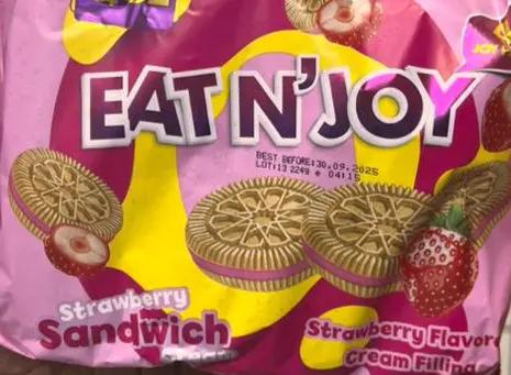 Que Eat N'Joy Strawberry Sandwich Biscuits Murukali.com