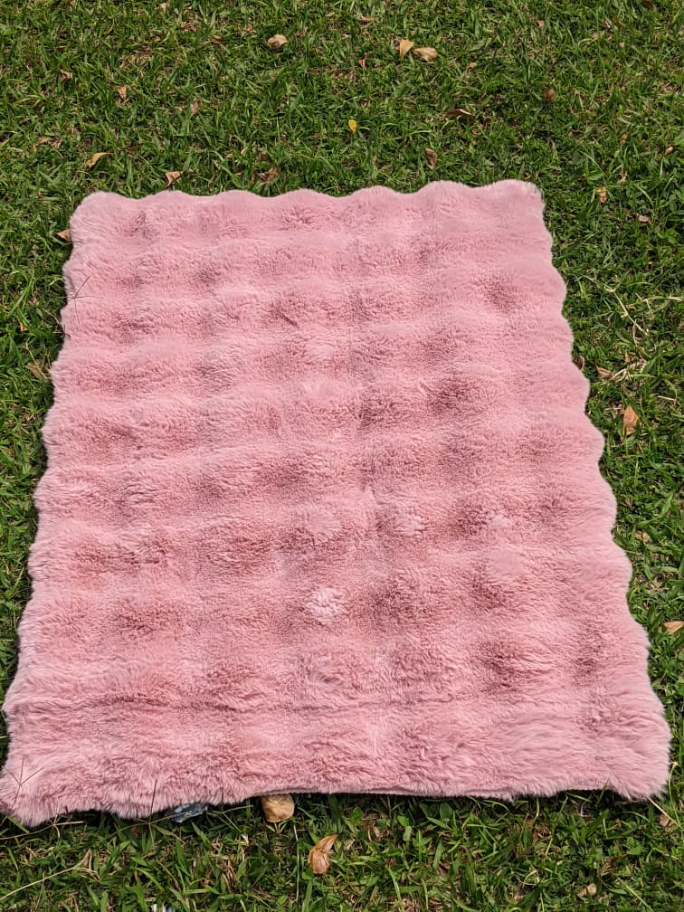 Pink Faux Fur Area Rug with Wavy Edge Design