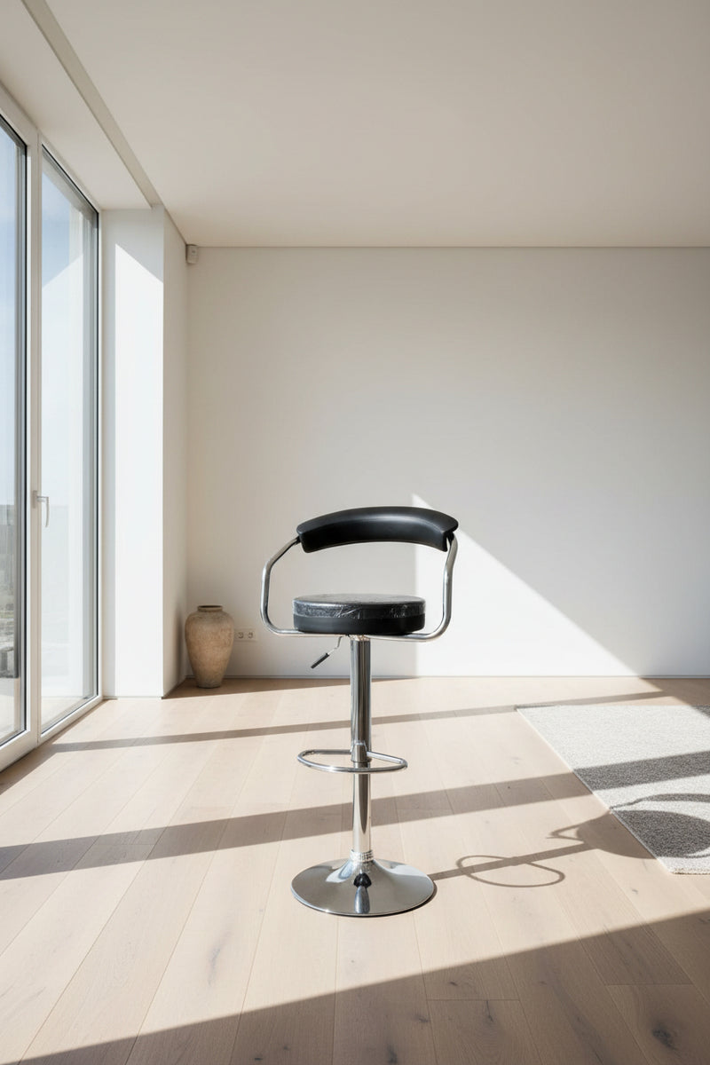 Moderner Barhocker aus gebogenem Holz