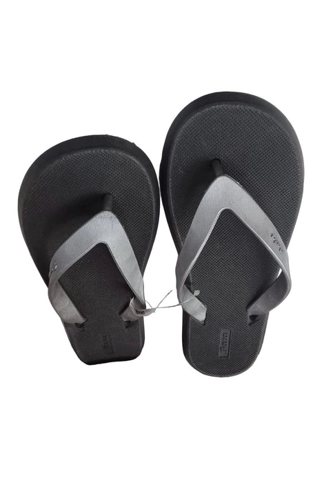 Bata Unisex Safari Heavy-Duty Comfort Flip Flops (Black/Silver)