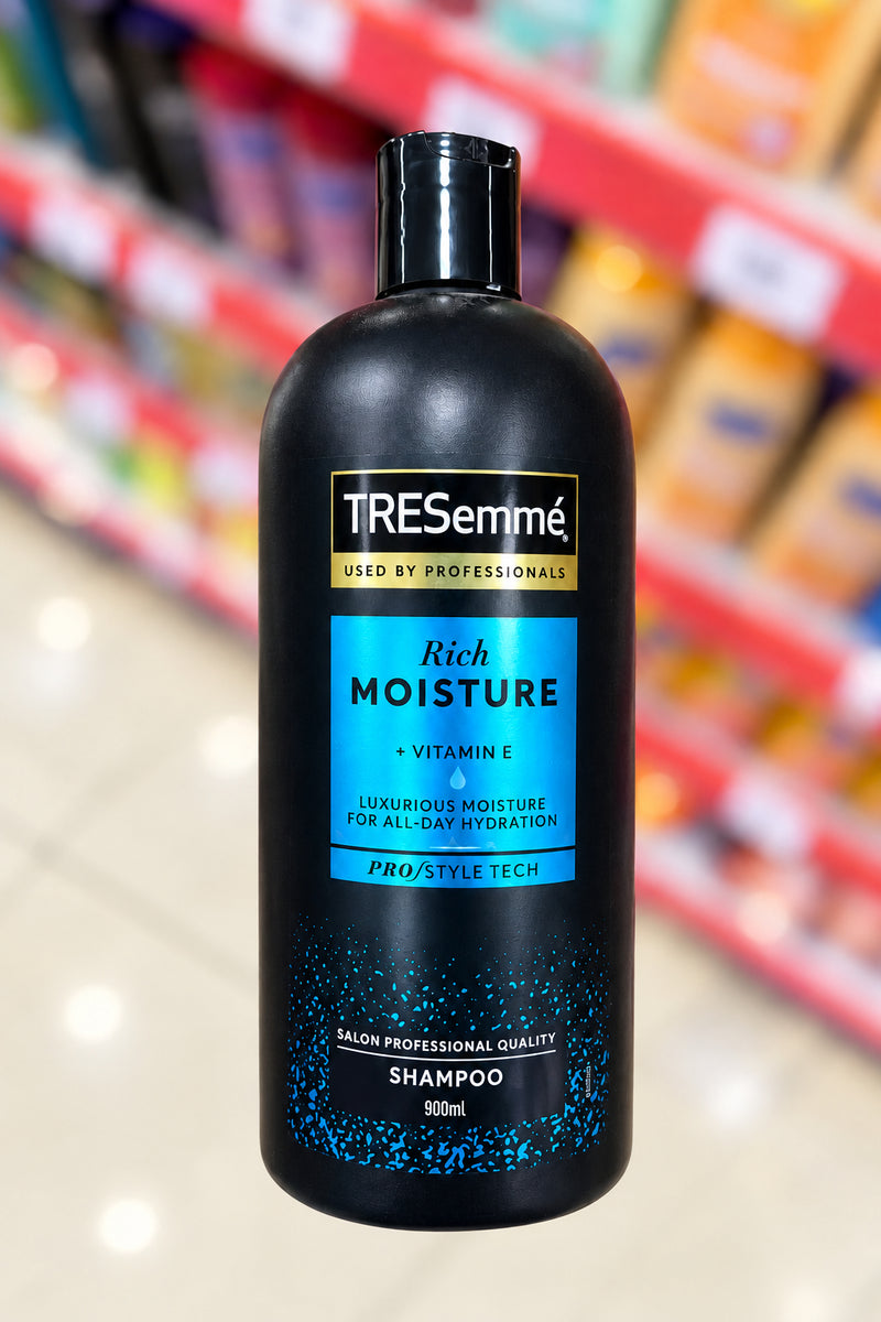 TRESemmé Rich Moisture Shampoo (900 ml)