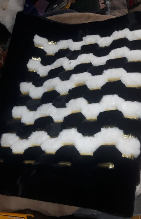 Luxury Modern Area Rug – Black with White Wavy Texture and Gold Accents 1.20M-1.80M