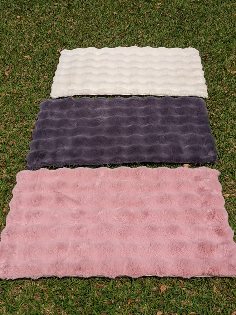 Pink Faux Fur Area Rug with Wavy Edge Design