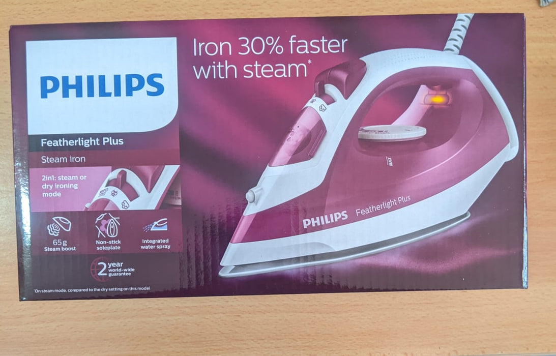 Featherlight Plus Steam iron with non-stick soleplate GC1426/30